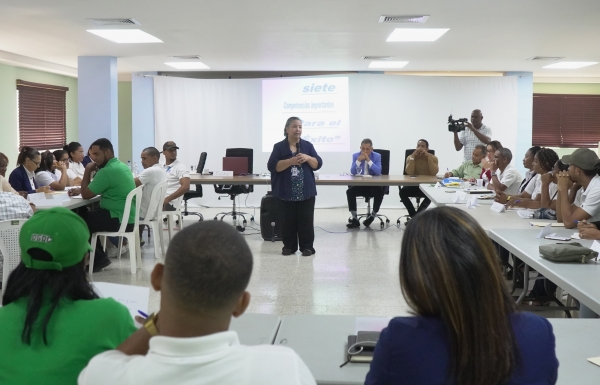 INFOTEP imparte taller de motivación personal a empleados de la DGDC