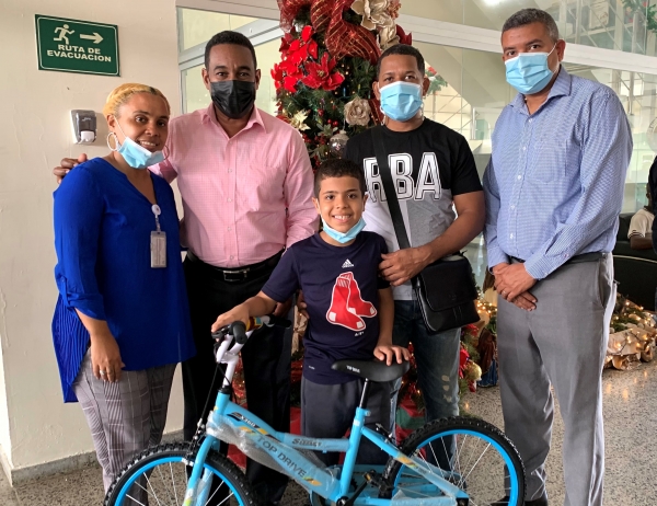 DGDC entrega bicicleta en el Día de Los Reyes