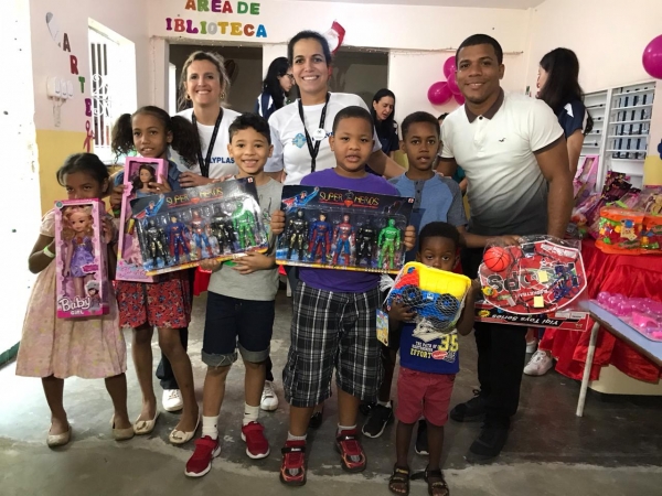 DGDC, Estancia Infantil Casa de Dios y Junta de Vecinos distribuyen juguetes a niños de Villas Agrícolas.