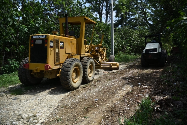 Productores agrícolas y comunitarios de SFM agradecen reparación de caminos vecinales.