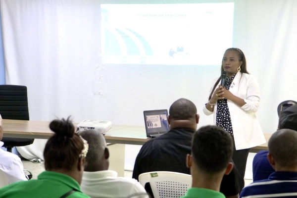 Imparten charla sobre “Régimen Ético y Disciplinario de Función Pública” al personal de Desarrollo de la Comunidad